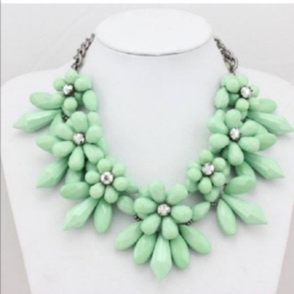 Jewelry - Green Statement Necklace